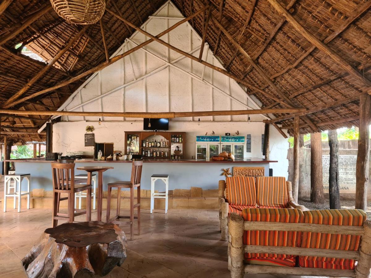 Honey Badger Lodge Moshi Exteriör bild