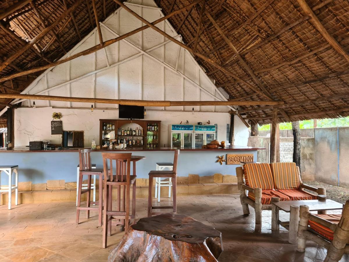 Honey Badger Lodge Moshi Exteriör bild