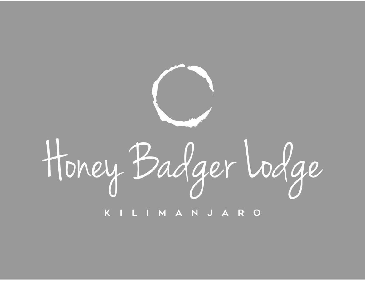 Honey Badger Lodge Moshi Exteriör bild